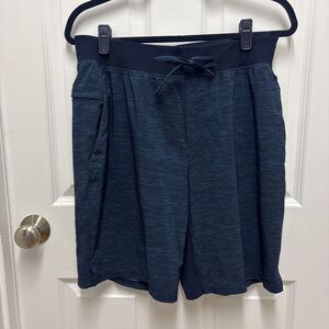 Lululemon Men's Size Medium T.H.E. Short 9" with Liner Navy Blue EUC‎